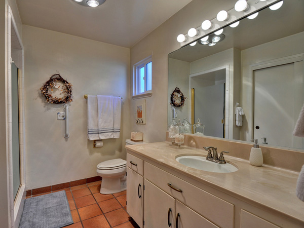 Santa Cruz Vacation Rental - 1600 West Cliff - Bathroom 2